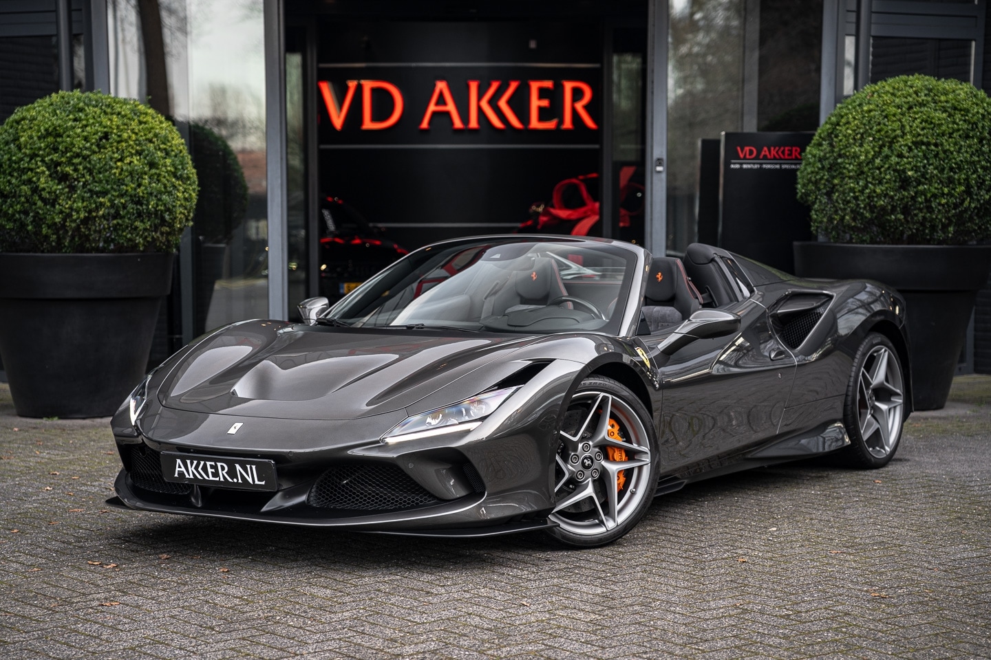 Ferrari F8 Spider - F8 | Lift | Pass.Display | PPF | Carbon Schaalstoelen + Stuurwiel - AutoWereld.nl