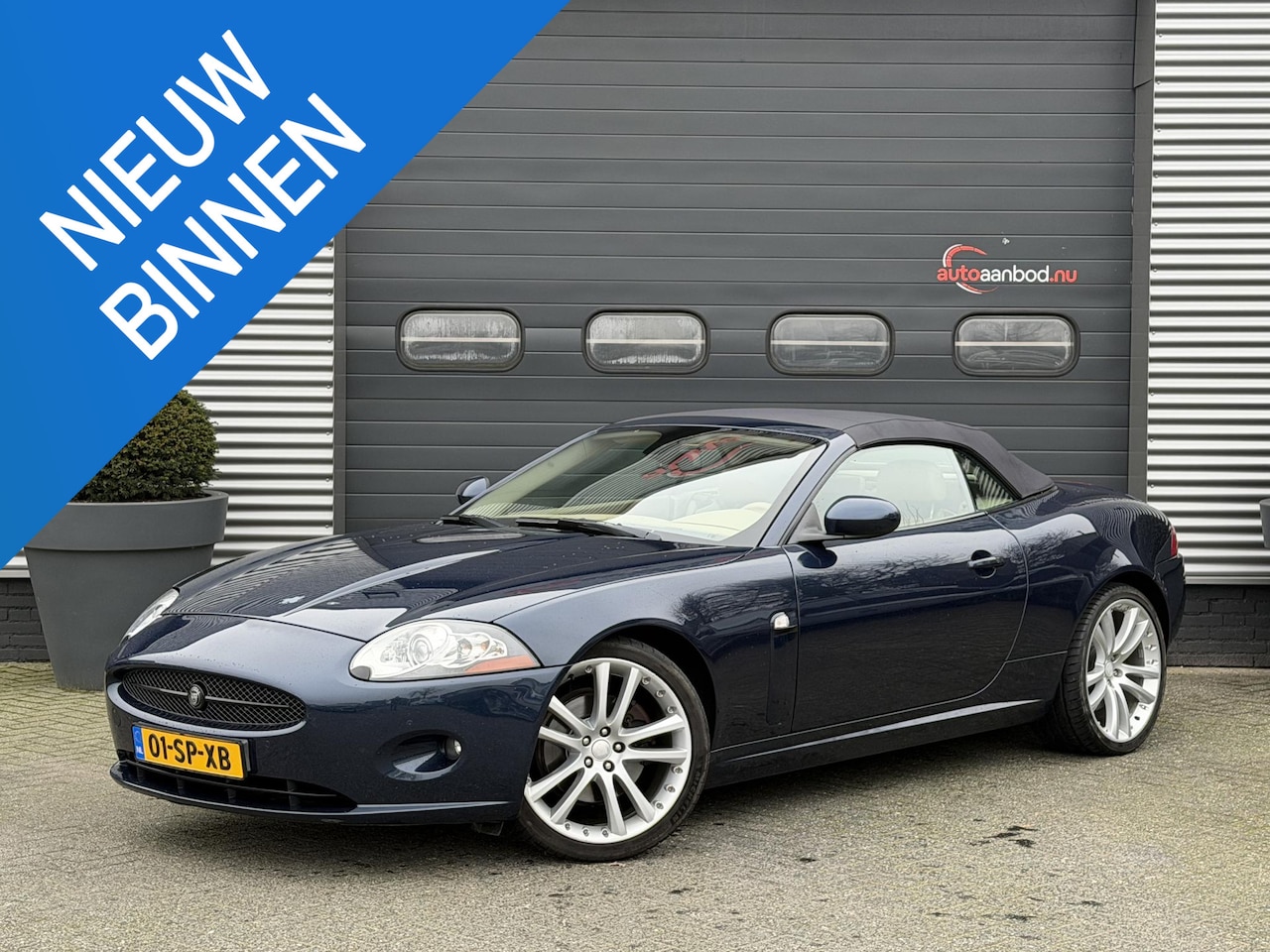 Jaguar XK - 4.2 V8 Convertible | Navigatie | Alpine | Lederen Bekleding | 20 Inch Lichtmetalen Velgen - AutoWereld.nl