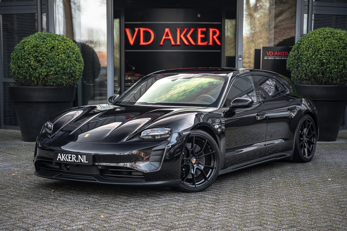 Porsche Taycan Sport Turismo - GTS NP.170k | Perf. Accu | 4-Zone | ACC | Carbon | Pano.Dak | Pas.Display - AutoWereld.nl