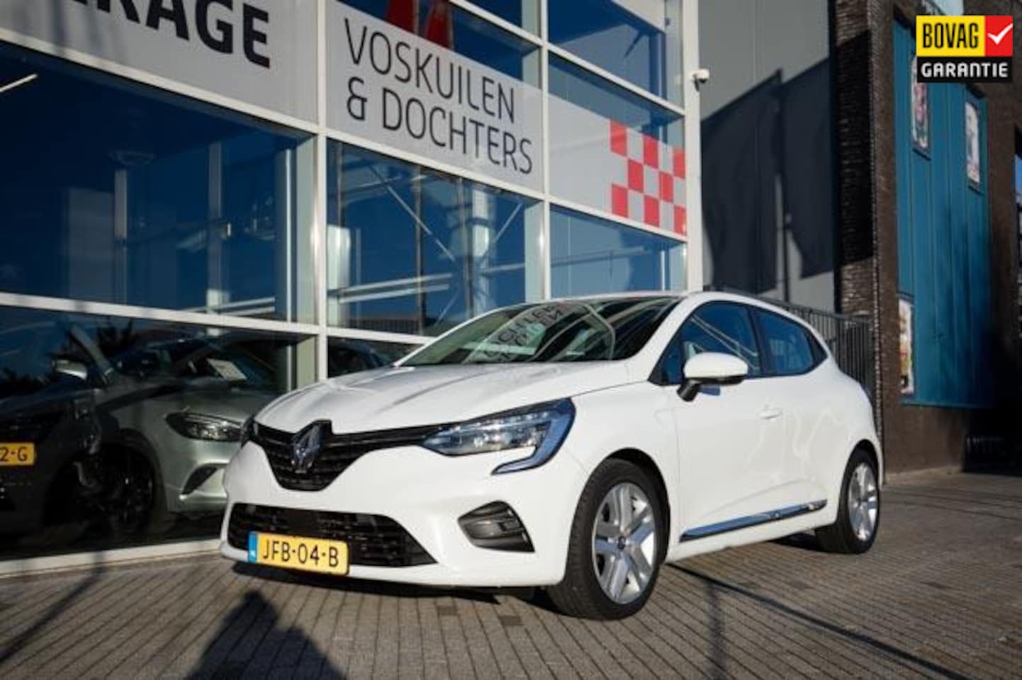 Renault Clio - 1.6 E-Tech Hybrid 140 Business | Navigatie | Lane assist - AutoWereld.nl