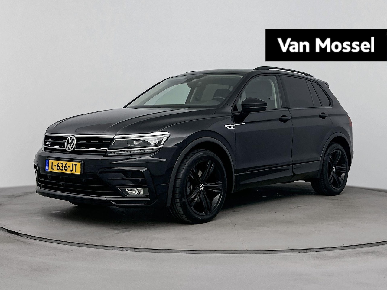 Volkswagen Tiguan - 1.5 TSI ACT Highline Business R | 19 inch velgen | Trekhaak | head-up display | Panoramada - AutoWereld.nl