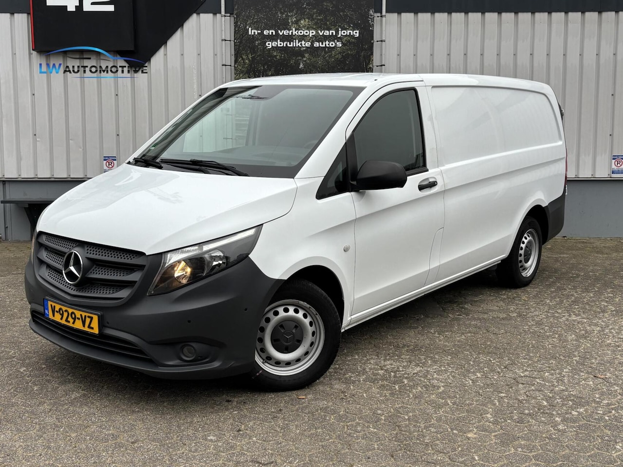 Mercedes-Benz Vito - Bestel 114 CDI Lang | Camera | Cruise control | Navigatie - AutoWereld.nl