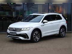 Volkswagen Tiguan - 1.4 TSI 245 PK eHybrid R-Line BNS+ PHEV, Panoramadak, Trekhaak, IQ-Light