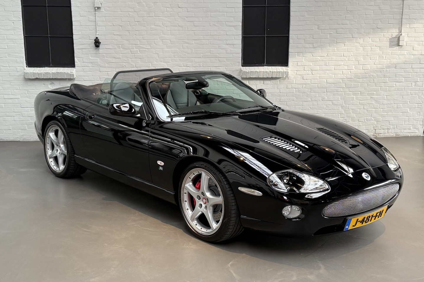 Jaguar XKR - XKR-S 406PK 4.2 V8 Convertible THE BEST AVAILABLE! Unieke staat en historie, volledig nieu - AutoWereld.nl