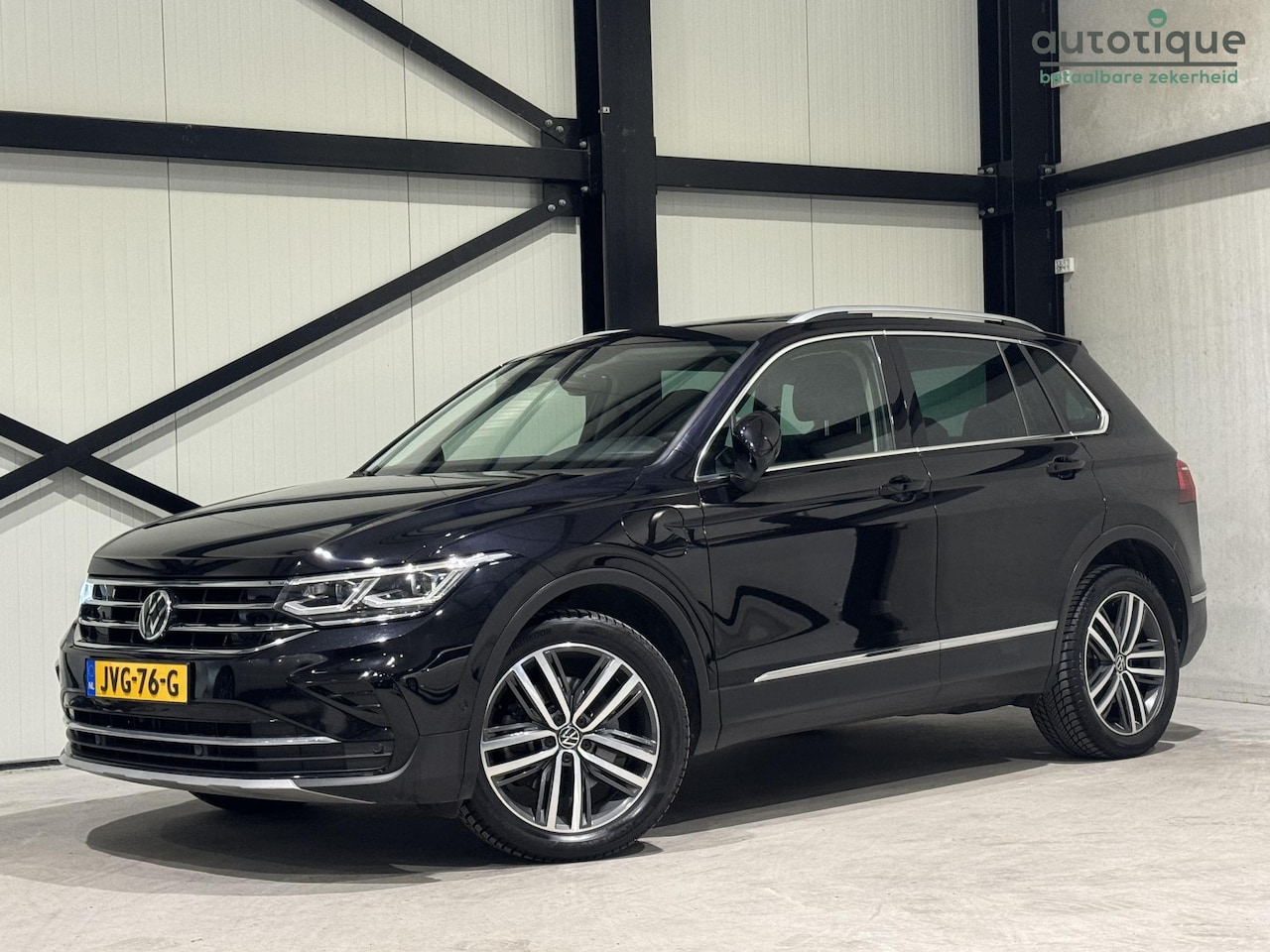 Volkswagen Tiguan - 1.4 TSI eHybrid Elegance Aut. | panorama | virtual-dash | trekhaak | - AutoWereld.nl