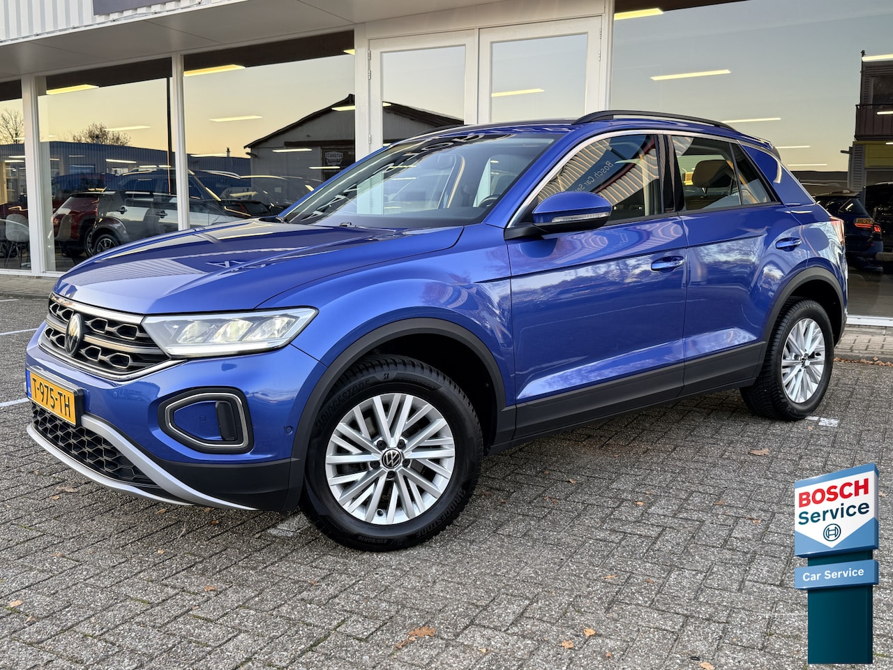 Volkswagen T-Roc - 1.0 TSI Life | LED | Apple Carplay | Adapt. Cruise | DAB+ | PDC v+a incl. Camera - AutoWereld.nl