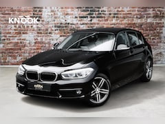 BMW 1-serie - 118i Executive Automaat 5 deurs / Navigatie / LED / 17 Inch / Climate Control / Bluetooth