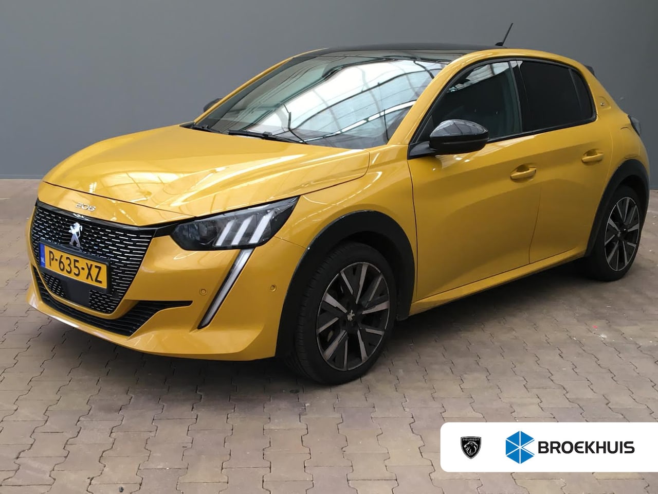 Peugeot 208 - 1.2 PureTech GT Panorama Dak | Sportstoelen | 17" Lichtmetaal | Parkeersensoren | Digitaal - AutoWereld.nl