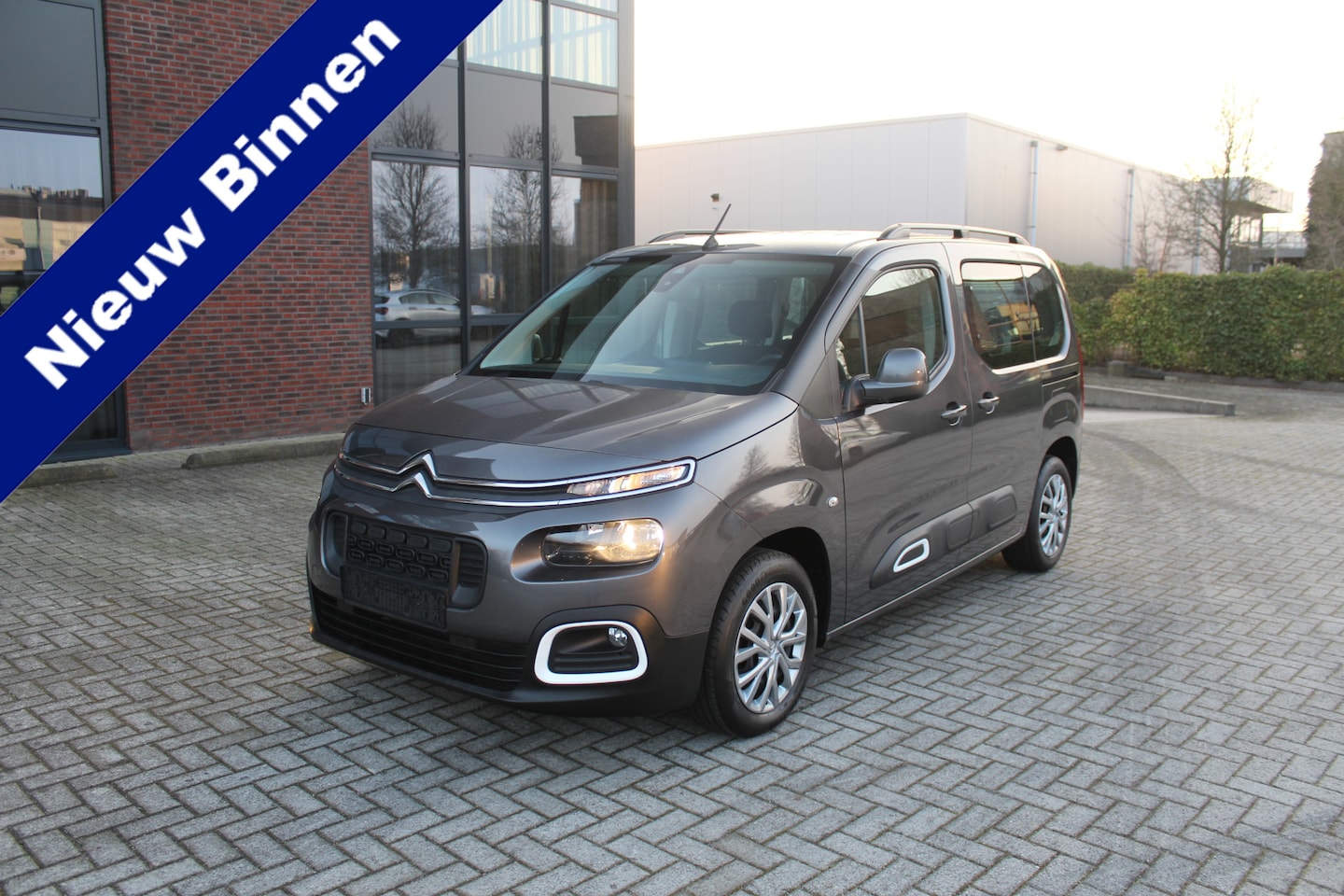 Citroën Berlingo - 1.2 PureTech Feel Airco-Cruise-DAB-Bluetooth-Parkeersensoren 29.000 Km !! - AutoWereld.nl