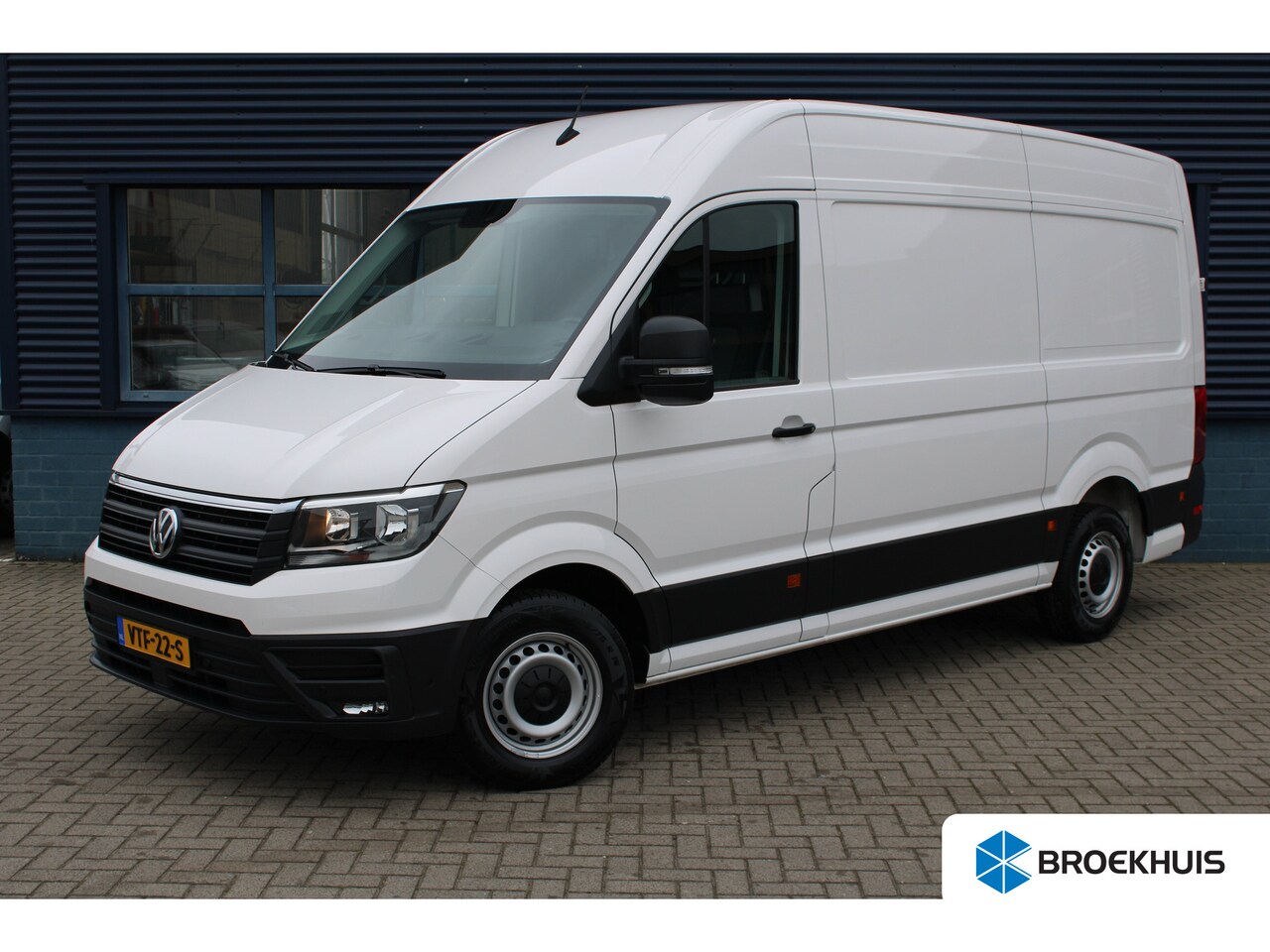 Volkswagen Crafter - L3H3 2.0 TDI 140 PK Highline | CAMERA | TREKHAAK | GEVEERDE STOEL | ALL-SEASON BANDEN - AutoWereld.nl