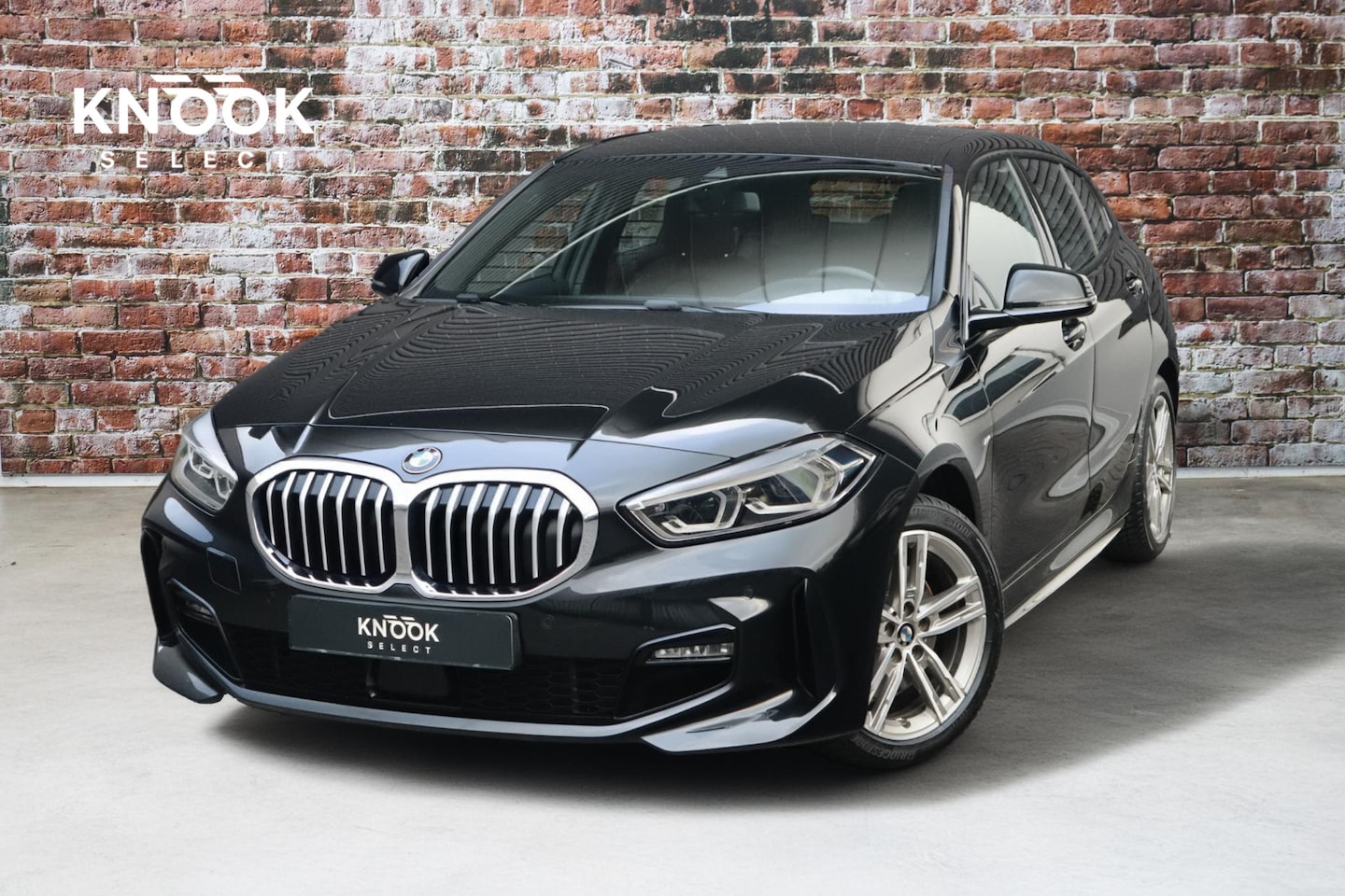 BMW 1-serie - 118i High Executive M Sport Pakket Automaat / Live Cockpit Professional / Leder / Hifi / S - AutoWereld.nl