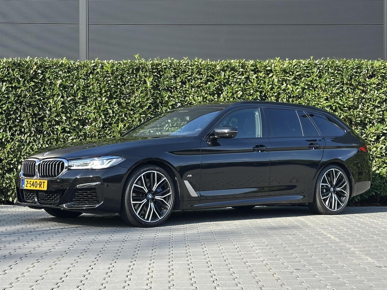 BMW 5-serie Touring - 540i xDrive High Executive Edition 540i xDrive High Executive Edition, FACELIFT, M-PAKKET, PANO, COMFORTSTOELEN, LASER, SOFTC - AutoWereld.nl