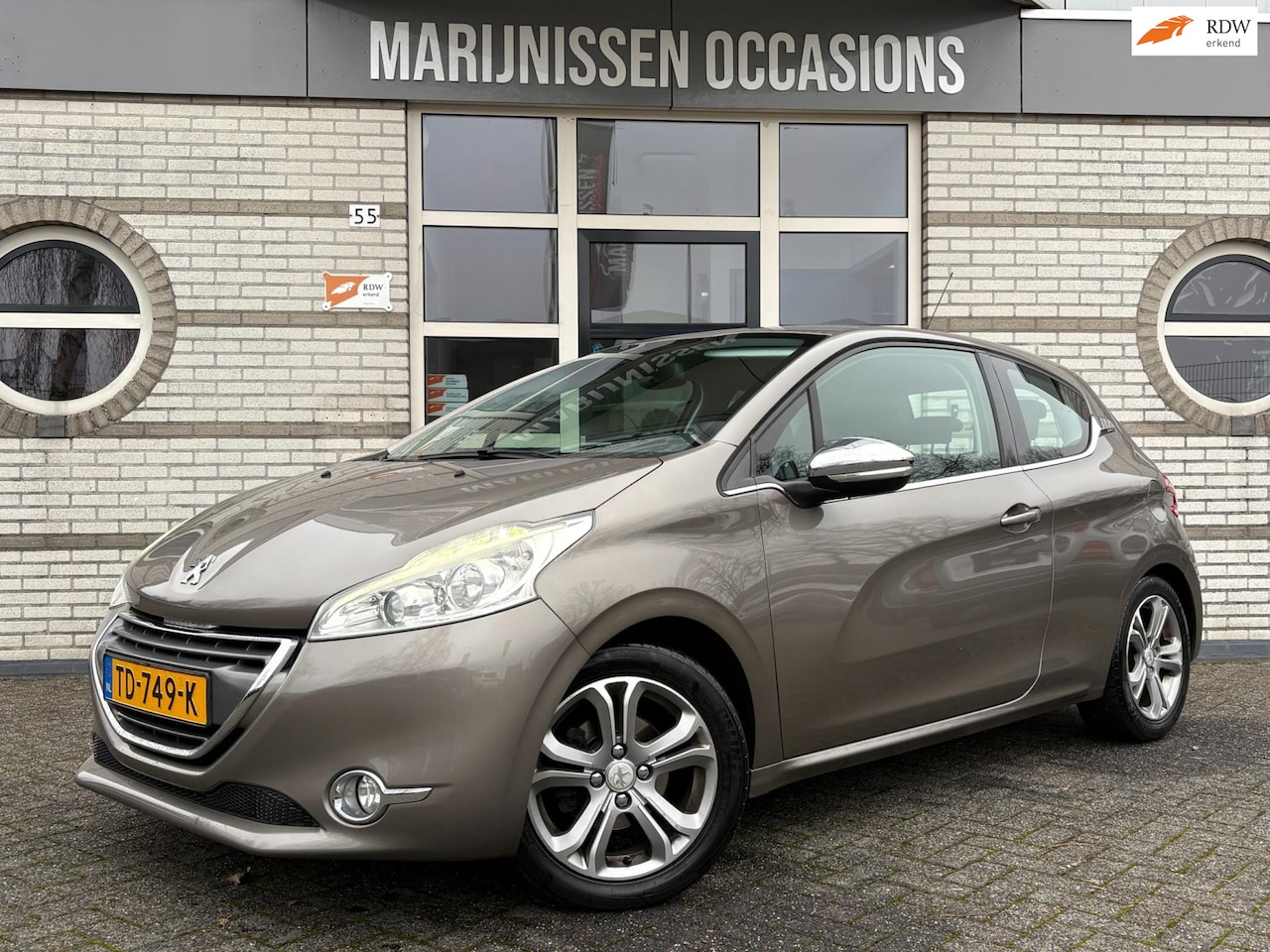 Peugeot 208 - 1.4 VTi Allure |PDC,Trekhaak,Elek Pakket| - AutoWereld.nl