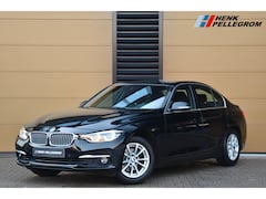 BMW 3-serie - 320i Luxury Edition * Achteruitrijcamera * LED * Lederen bekleding * Stoelverwarming