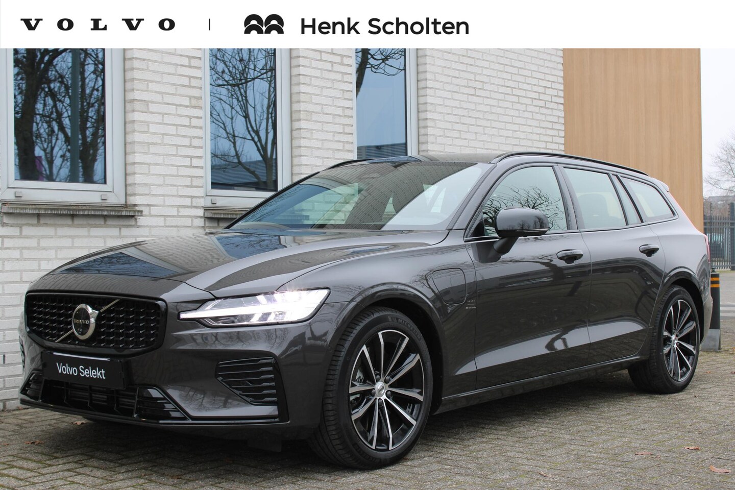 Volvo V60 - T6 Plug-in hybrid AWD Plus Dark | Lederen bekleding | Trekhaak, semi elektrisch inklapbaar - AutoWereld.nl