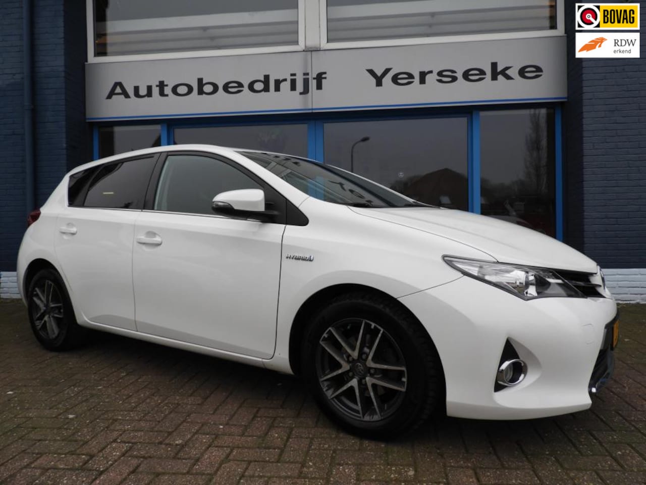 Toyota Auris - 1.8 Hybrid Executive trekhaak - AutoWereld.nl
