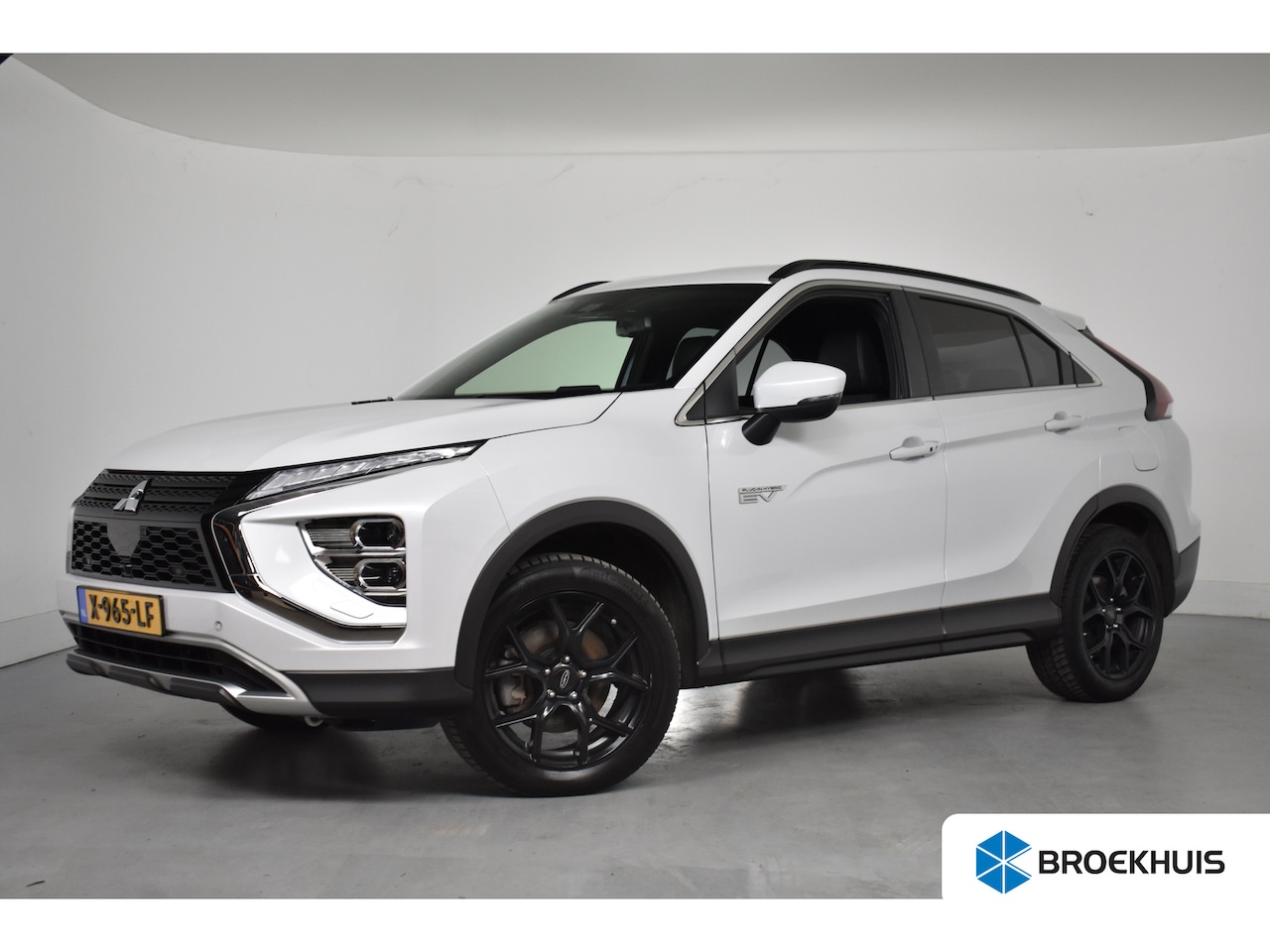 Mitsubishi Eclipse Cross - 2.4 PHEV Instyle | Dealer Onderhouden! | Trekhaak | LED | Clima | Navi | Camera | DAB | Ha - AutoWereld.nl