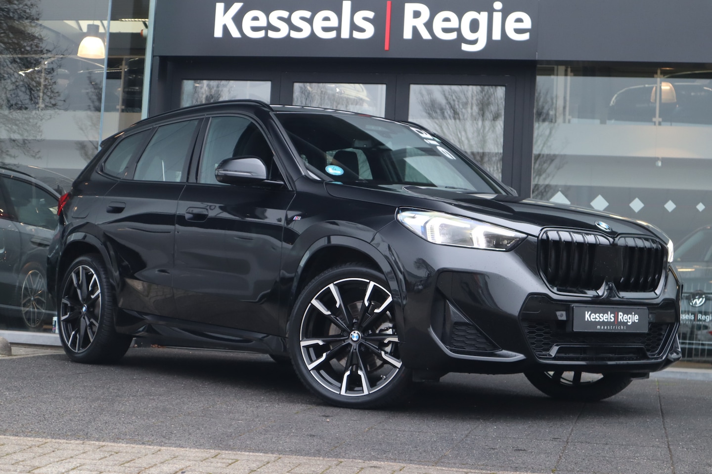 BMW X1 - sDrive20i M-sport H&K Memory HuD El.Haak 360 Dri.Ass.Pro Keyless Massage 20” - AutoWereld.nl