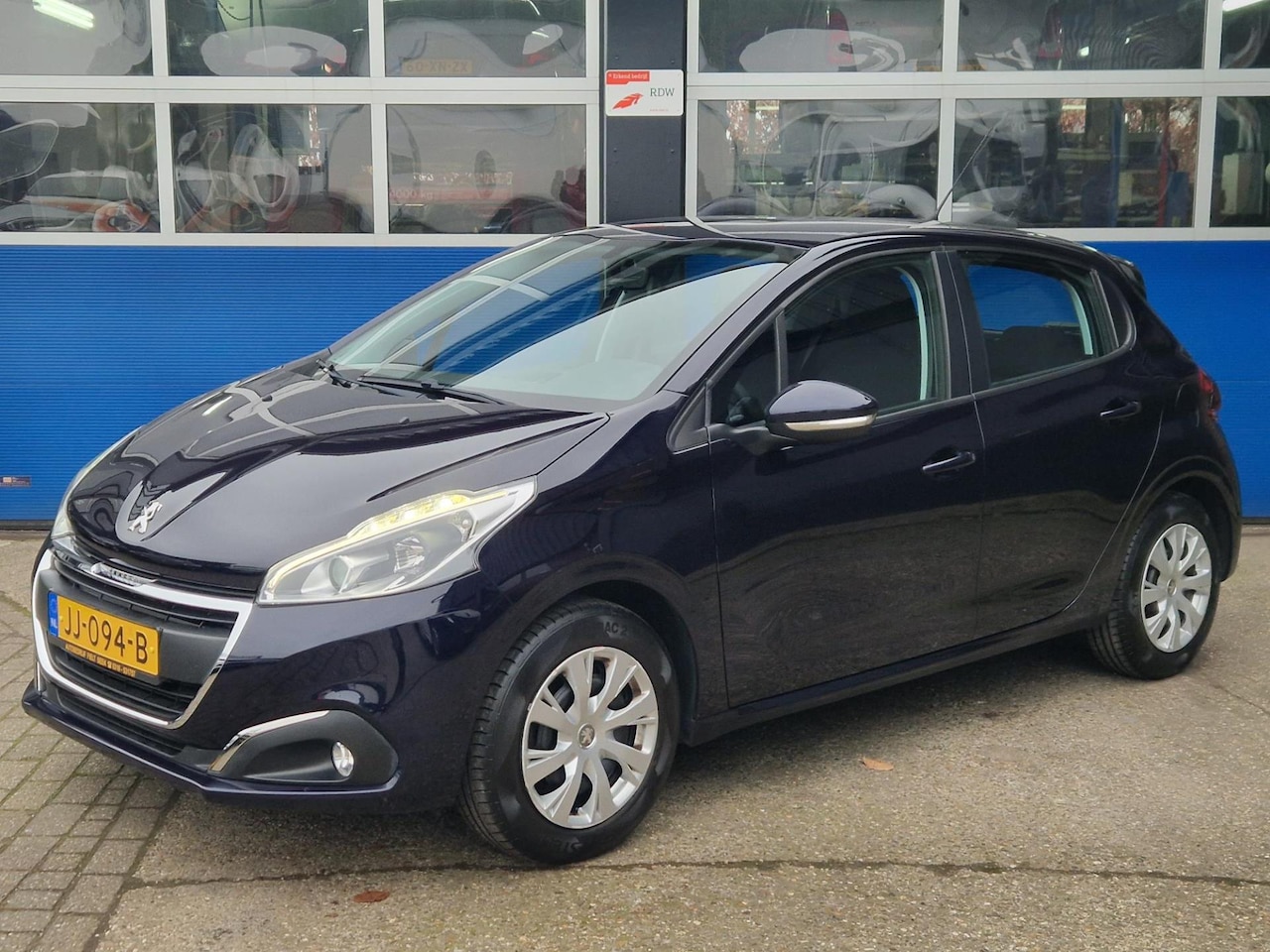 Peugeot 208 - 1.2 PureTech / Carplay / Cruise control / Navigatie / Parkeersensor / Airco / Origineel NL - AutoWereld.nl