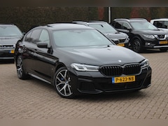 BMW 5-serie - 530e xDrive High Exe. M Sport / Trekhaak / Schuifdak / Camera / Head-up / 19'' / CarPlay /