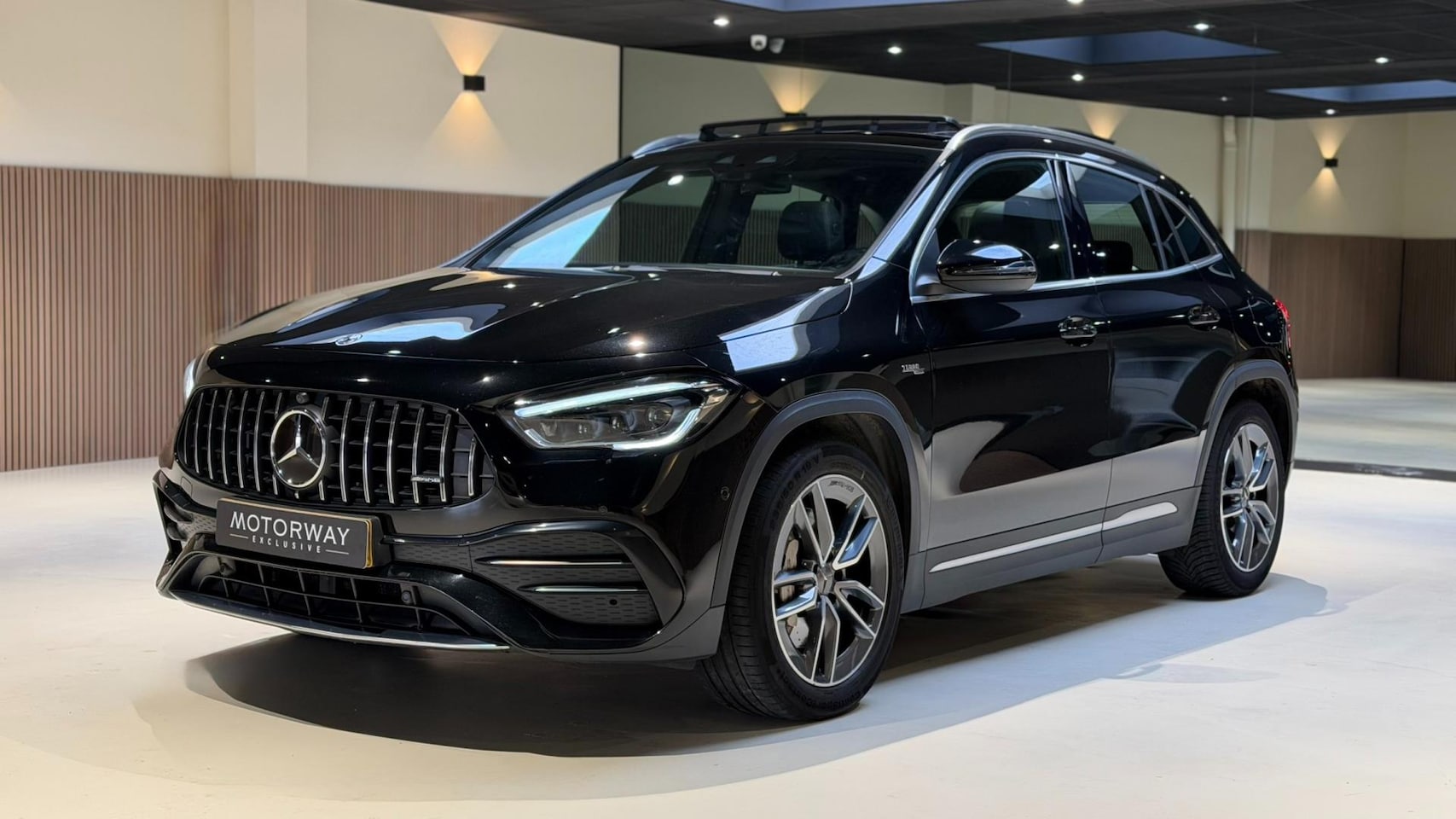 Mercedes-Benz GLA-Klasse - AMG 35 4MATIC PANO|MEMORY|CAMERA|STOELVERWARMING|ACC - AutoWereld.nl