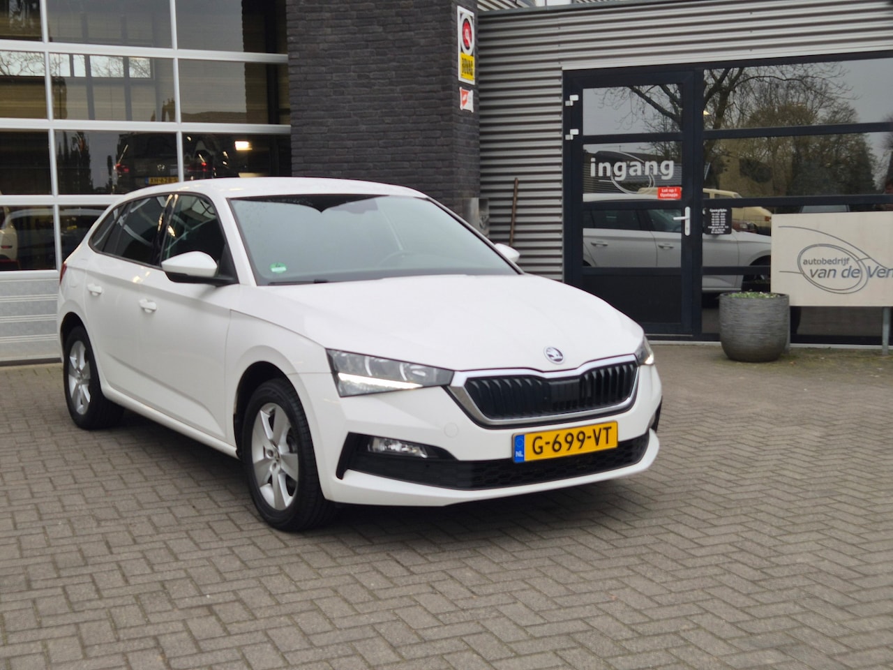 Skoda Scala - 1.0 TSI Sport Business 1.0 TSI 85KW Sport Business, cruise, LED, climatronic, app connect, pdc, privacy glas - AutoWereld.nl