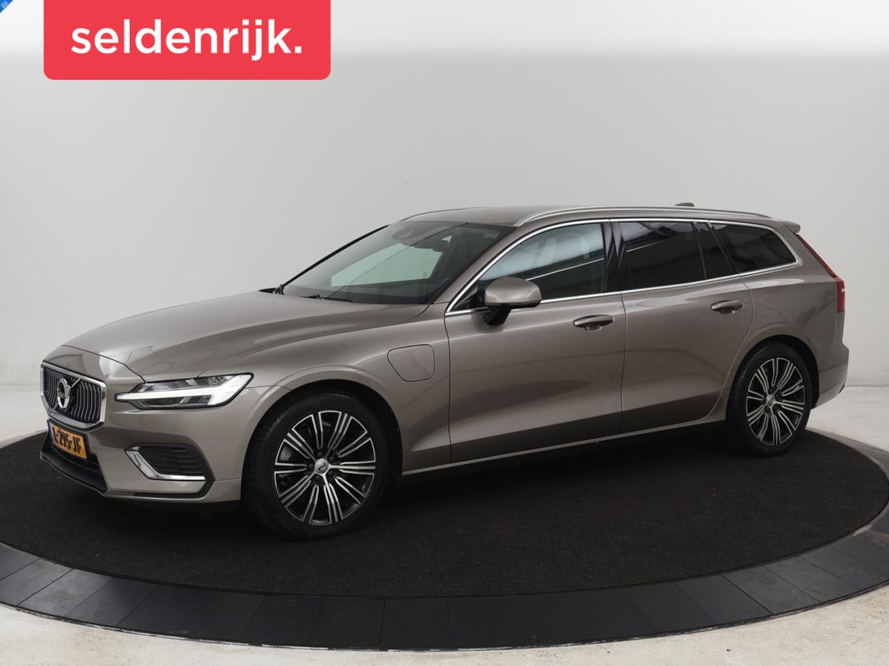 Volvo V60 - 2.0 T6 AWD Recharge Business Pro | Leder | Trekhaak | Stoel & stuurverwarming | Adaptive c - AutoWereld.nl