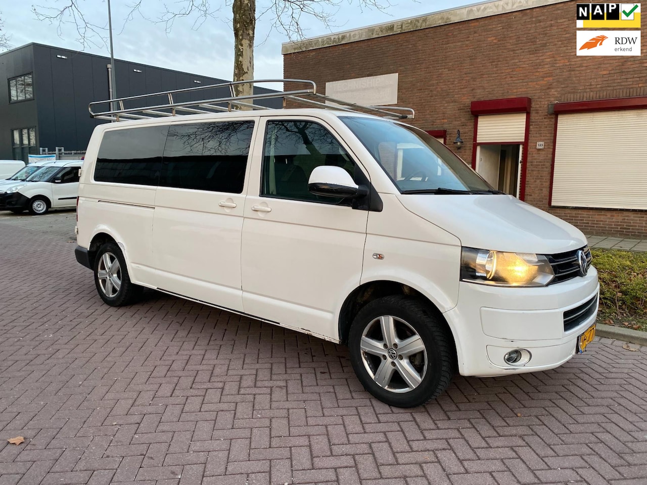 Volkswagen Transporter - 2.0 TDI L2H1 DC Comfortline * Automaat * Airco * Cruise Control * 103KW=140PK * Winterband - AutoWereld.nl