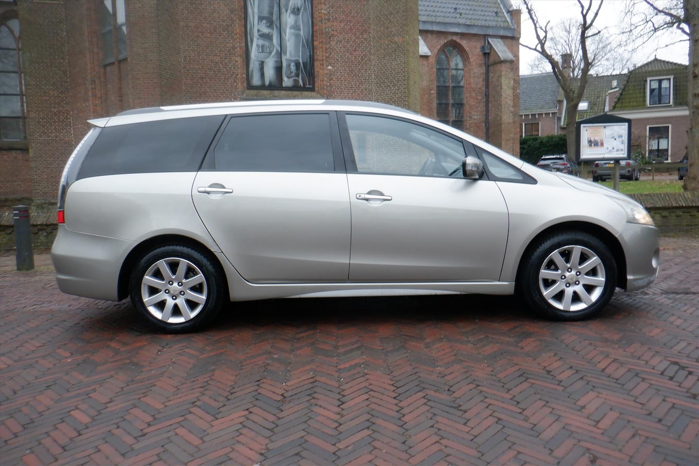 Mitsubishi Grandis - 2.4 MIVEC AUT4 Insport-2e EIG. -7 PERSOONS-LEER-TREKHAAK - AutoWereld.nl