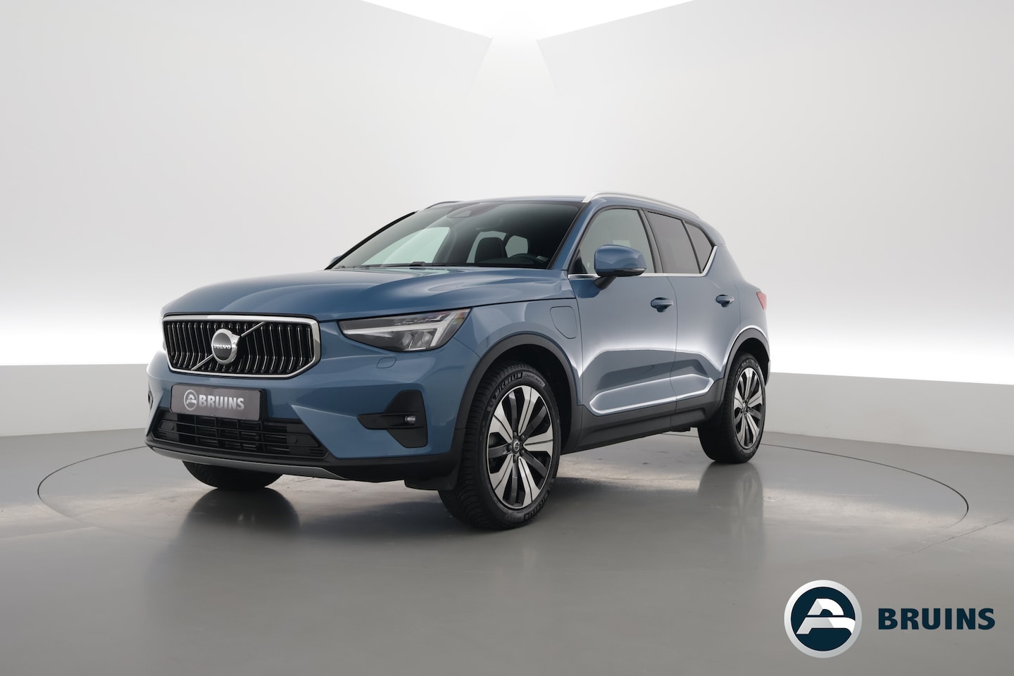 Volvo XC40 - 1.5 T4 Plug-in hybrid Core Bright | Adap. Cruise | Stoel+ stuurverw. | Dodehoek | Camera - AutoWereld.nl