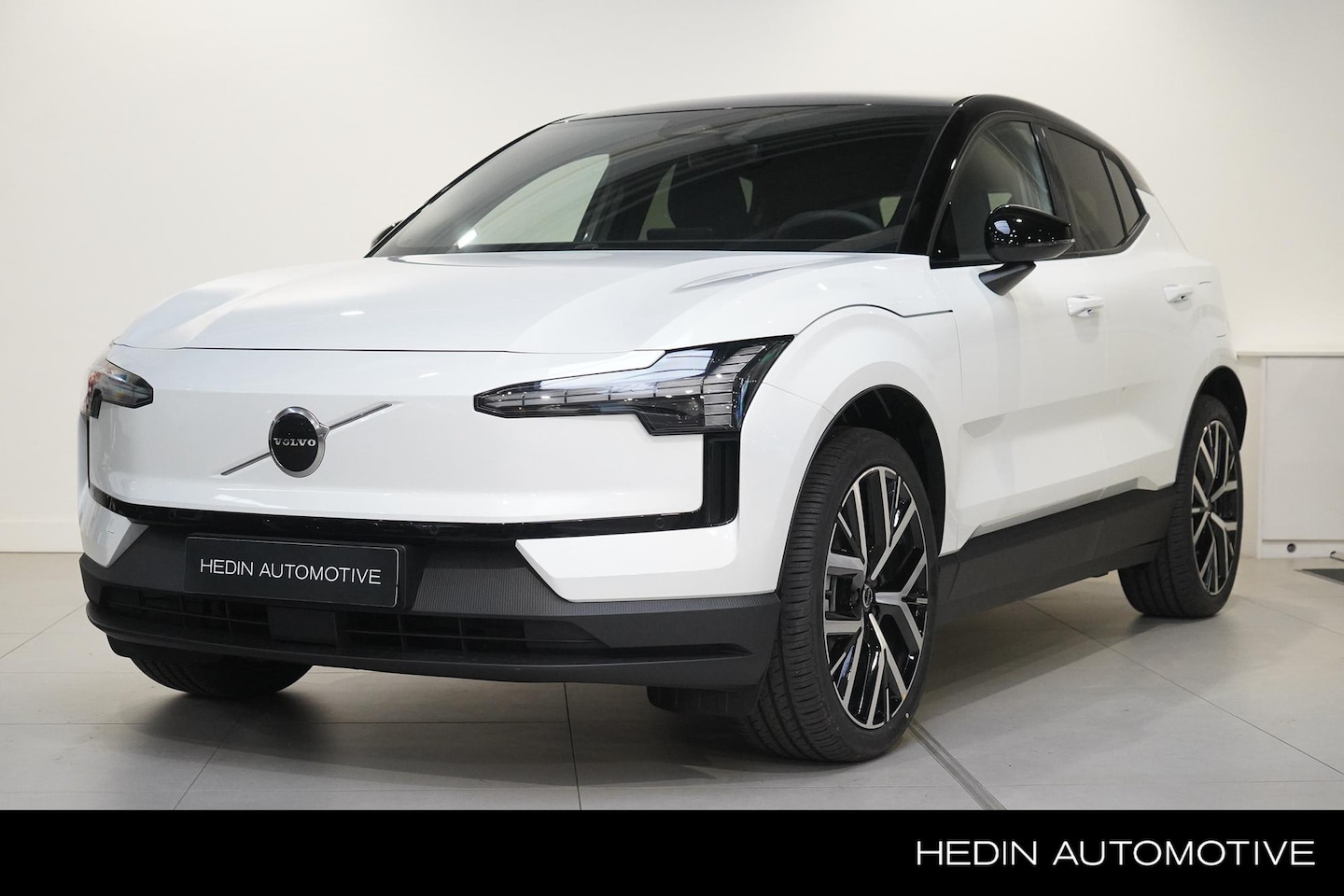 Volvo EX30 - Single Motor Extended Range Plus Europa RWD 272pk | Elek. Verstelbare Voorstoelen | Harman - AutoWereld.nl