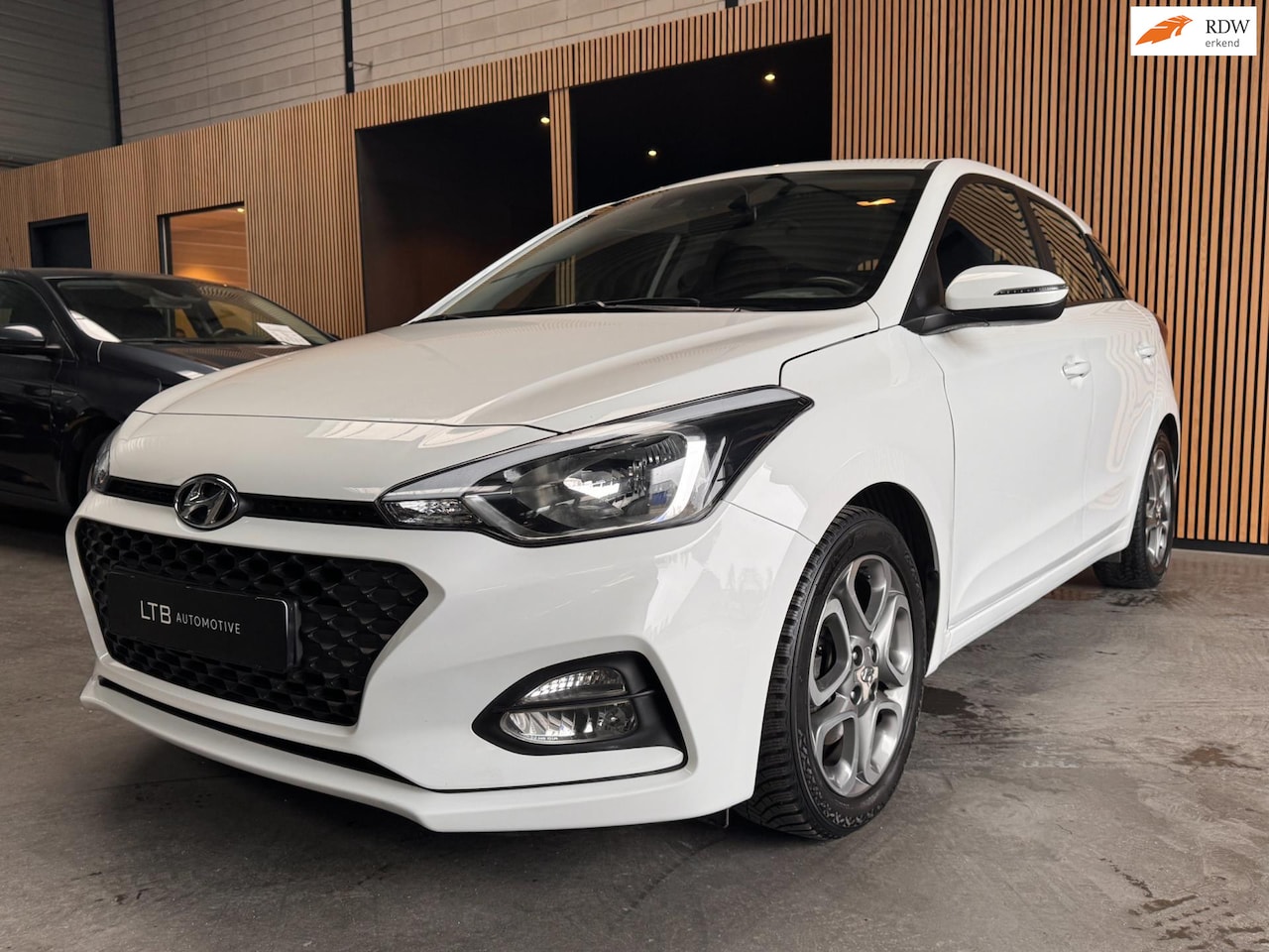 Hyundai i20 - 1.0 T-GDI Comfort Automaat Camera|Navi|Carplay|Airco - AutoWereld.nl