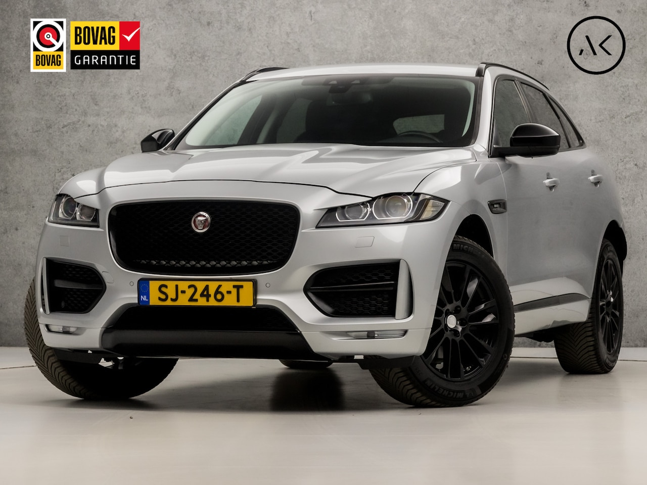 Jaguar F-Pace - 2.0 Portfolio R-Sport AWD 20d 180Pk Automaat (NAVIGATIE, KEYLESS, CAMERA, GETINT GLAS, STU - AutoWereld.nl