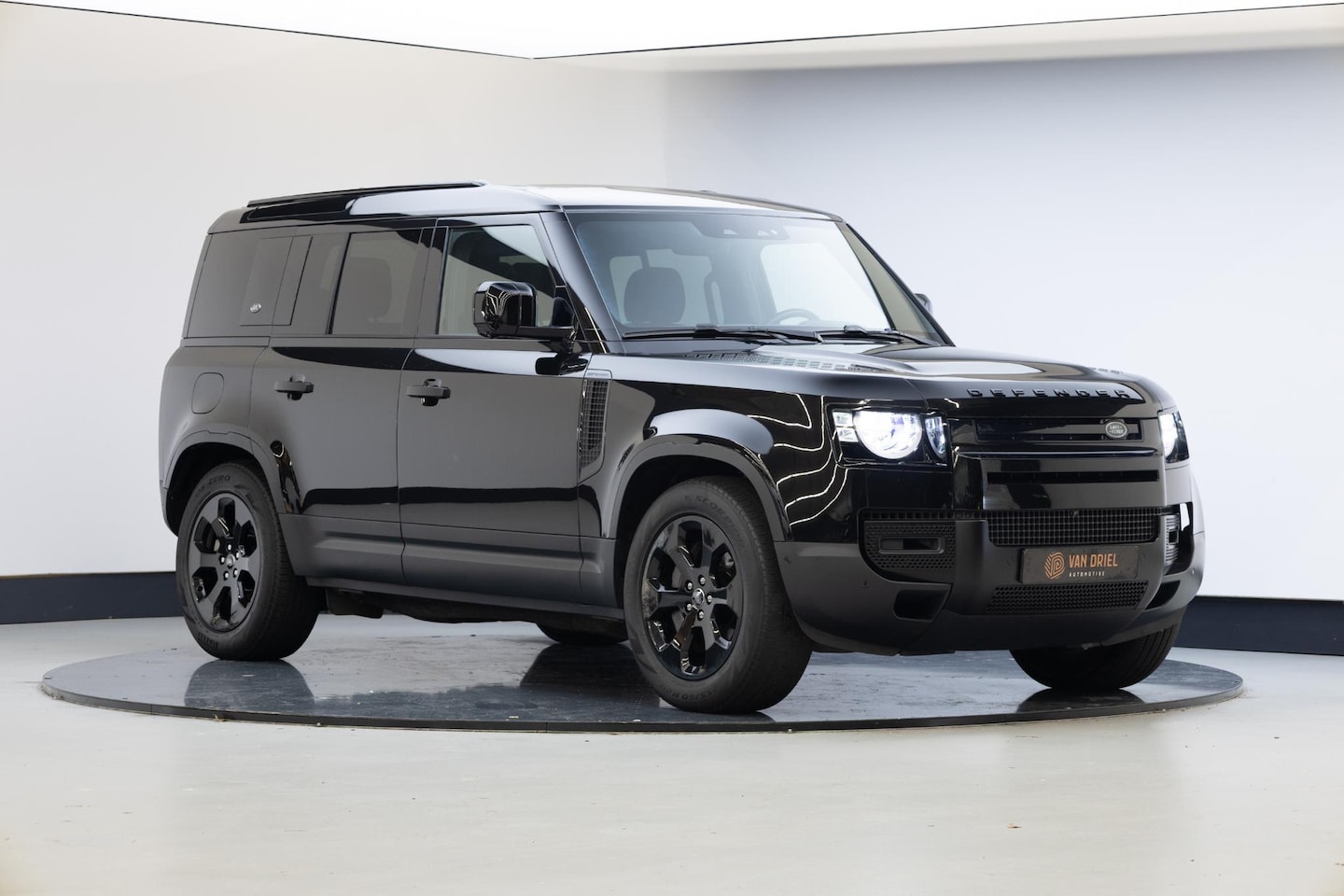 Land Rover Defender 110 - 2.0 P400e 110 | Panoramadak | Cold Climate | Trekhaak | - AutoWereld.nl