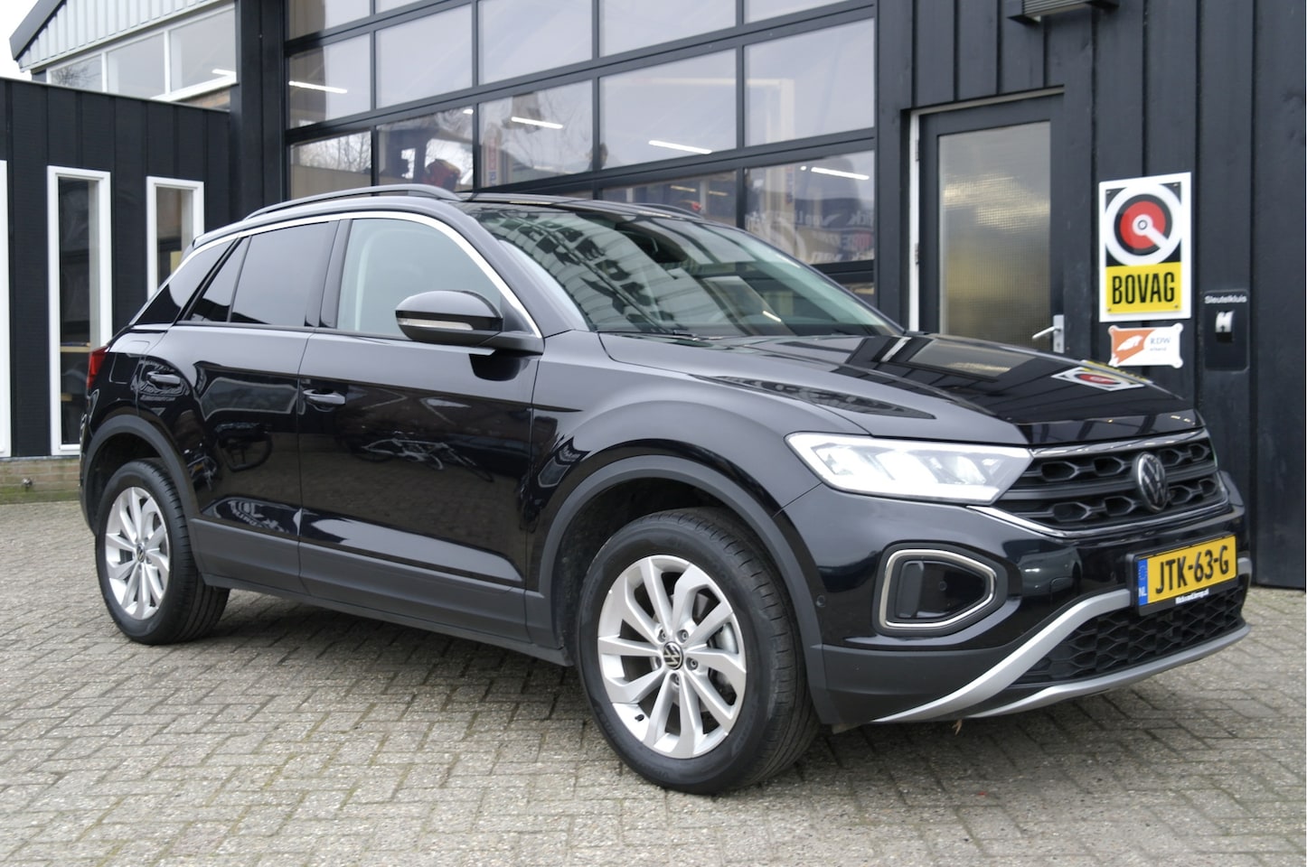 Volkswagen T-Roc - 1.5 TSI Life Business | Adap.Cruise | Carplay | Clima | Stoelverwarming | Dealer Onderhoud - AutoWereld.nl