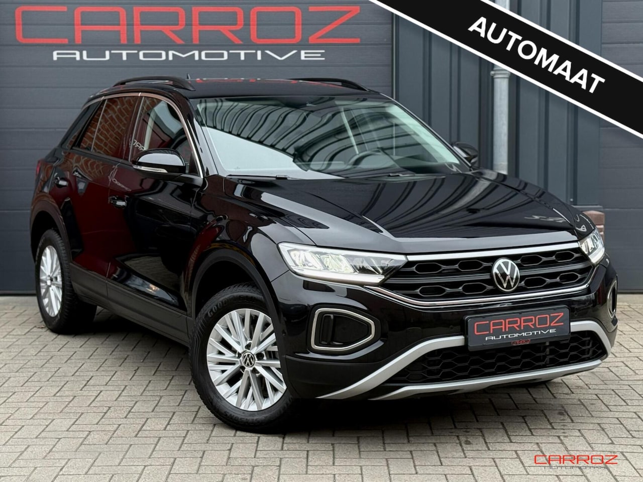 Volkswagen T-Roc - 1.5 TSI Life Edition ACC Camera CarPlay Stoelverwarming All Season - AutoWereld.nl