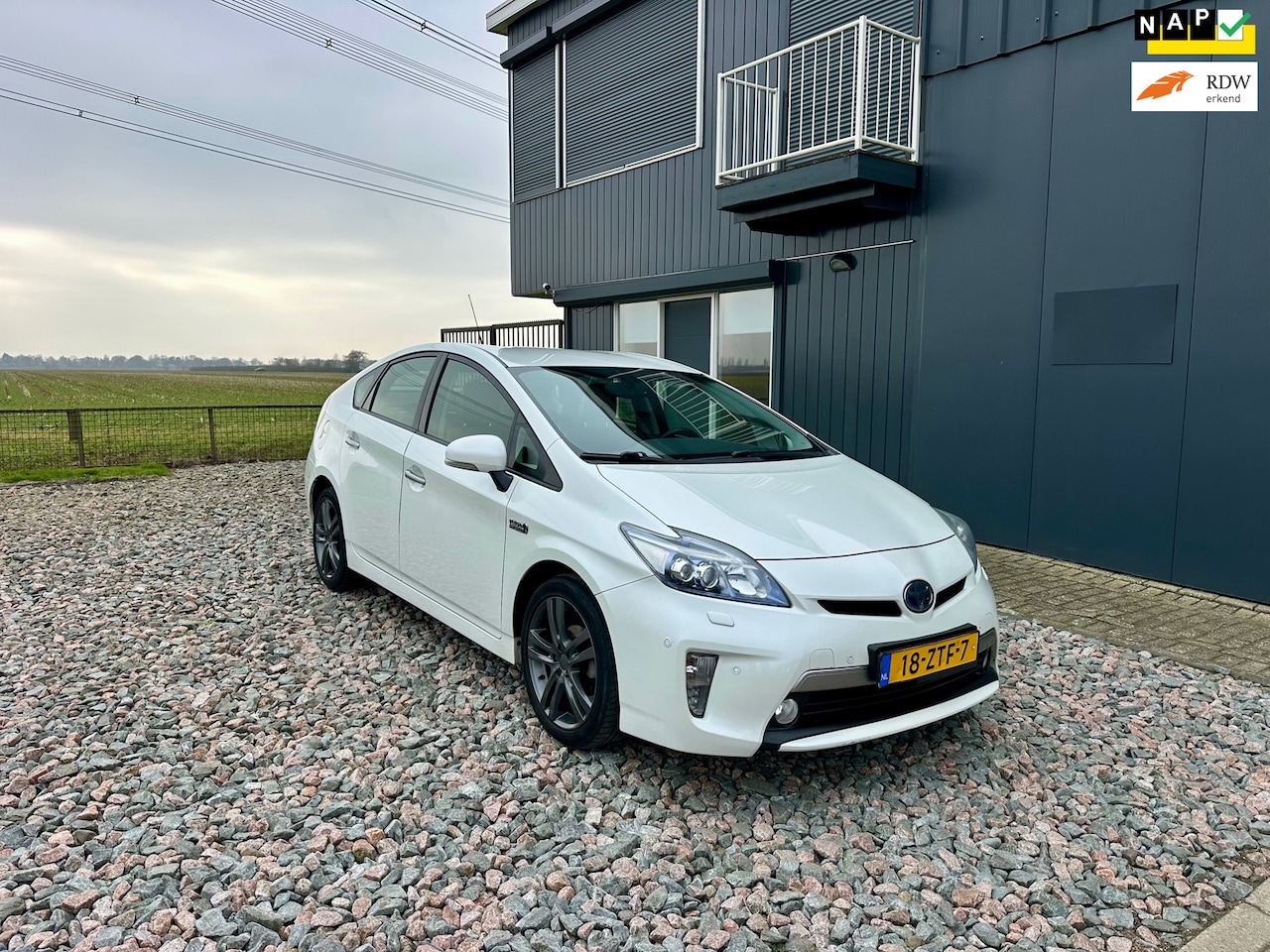 Toyota Prius - 1.8 Plug-in Executive Business 1.8 Plug-in Executive Business - AutoWereld.nl