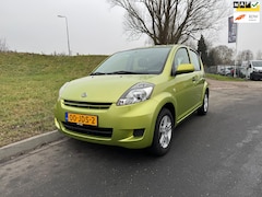 Daihatsu Sirion 2 - 1.0-12V Premium Airco LM velgen