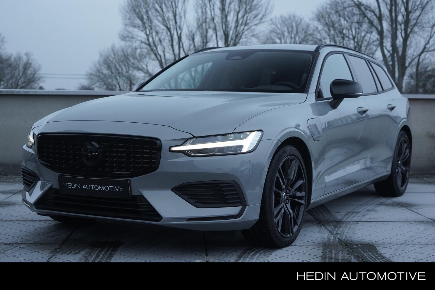 Volvo V60 - 2.0 T6 Plug-in hybrid AWD Essential | Pilot assist | Climate | Park assist | Black Pack - AutoWereld.nl