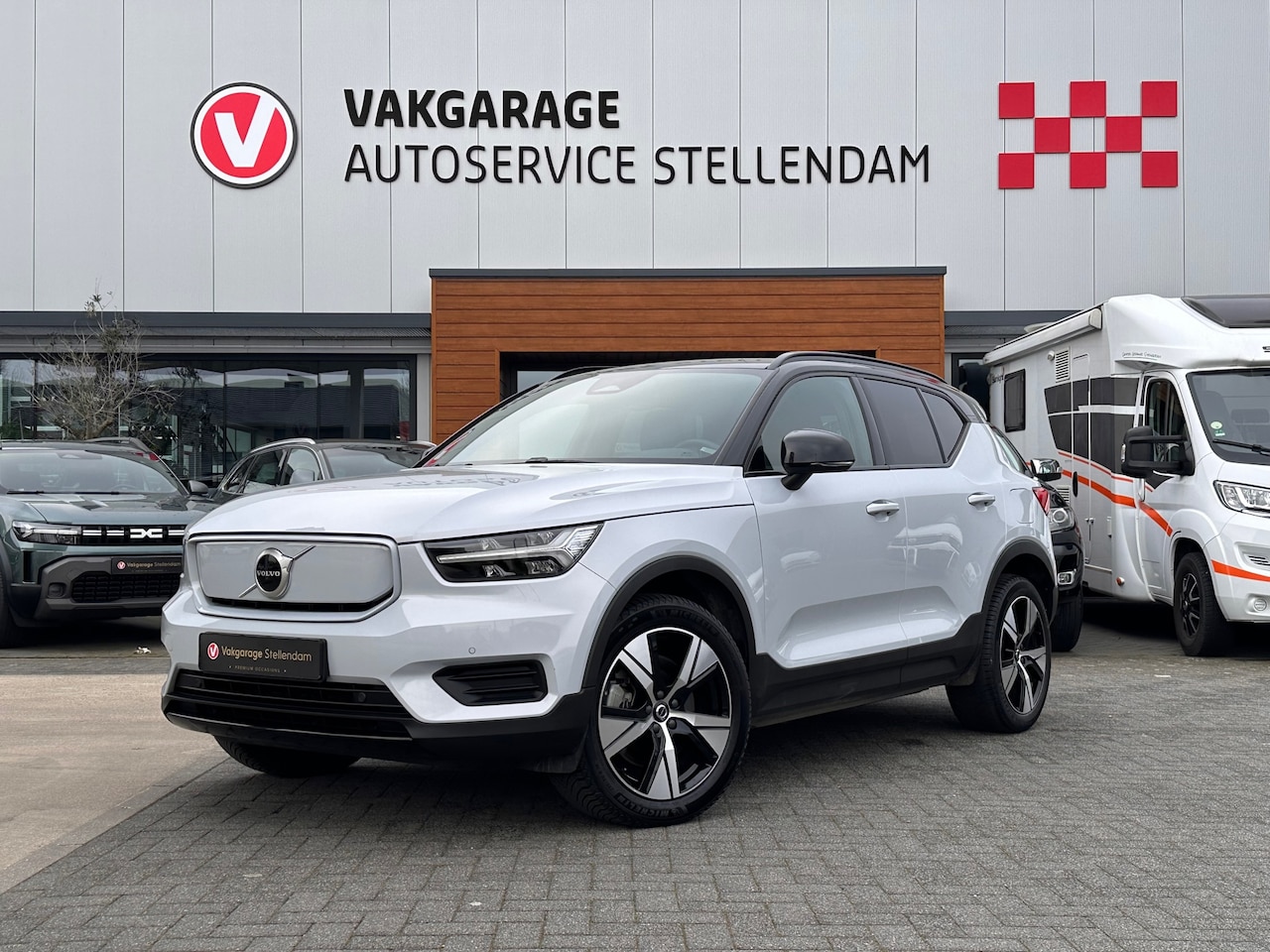 Volvo XC40 - Recharge Pro|El. Trekhaak|Stoel/Stuur Verw|Extra Getint Glas|All-Season Banden|Camera - AutoWereld.nl