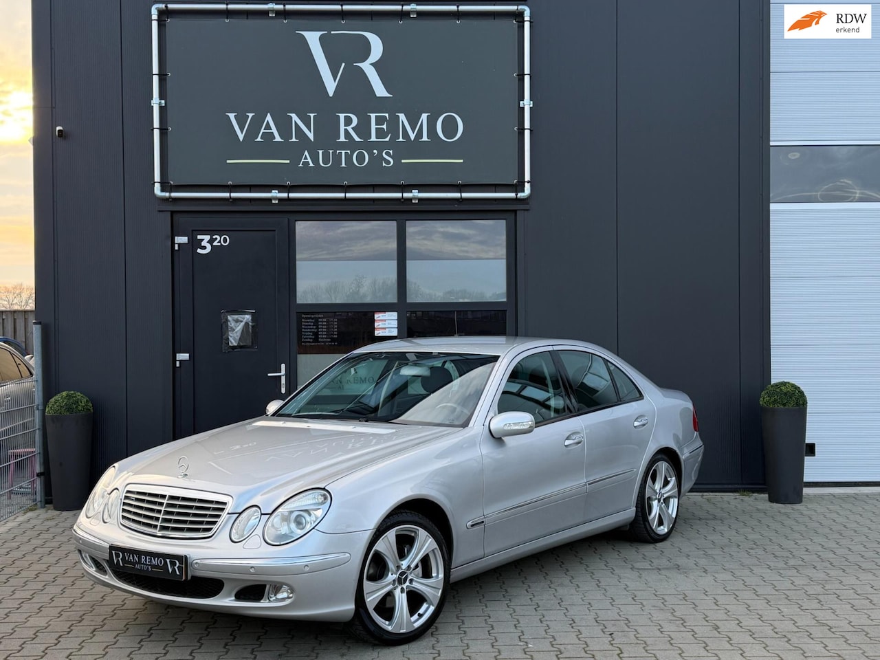 Mercedes-Benz E-klasse - 240 Elegance|Clima|Navi|Trekhaak|Xenon|Orig NL|Nap! - AutoWereld.nl