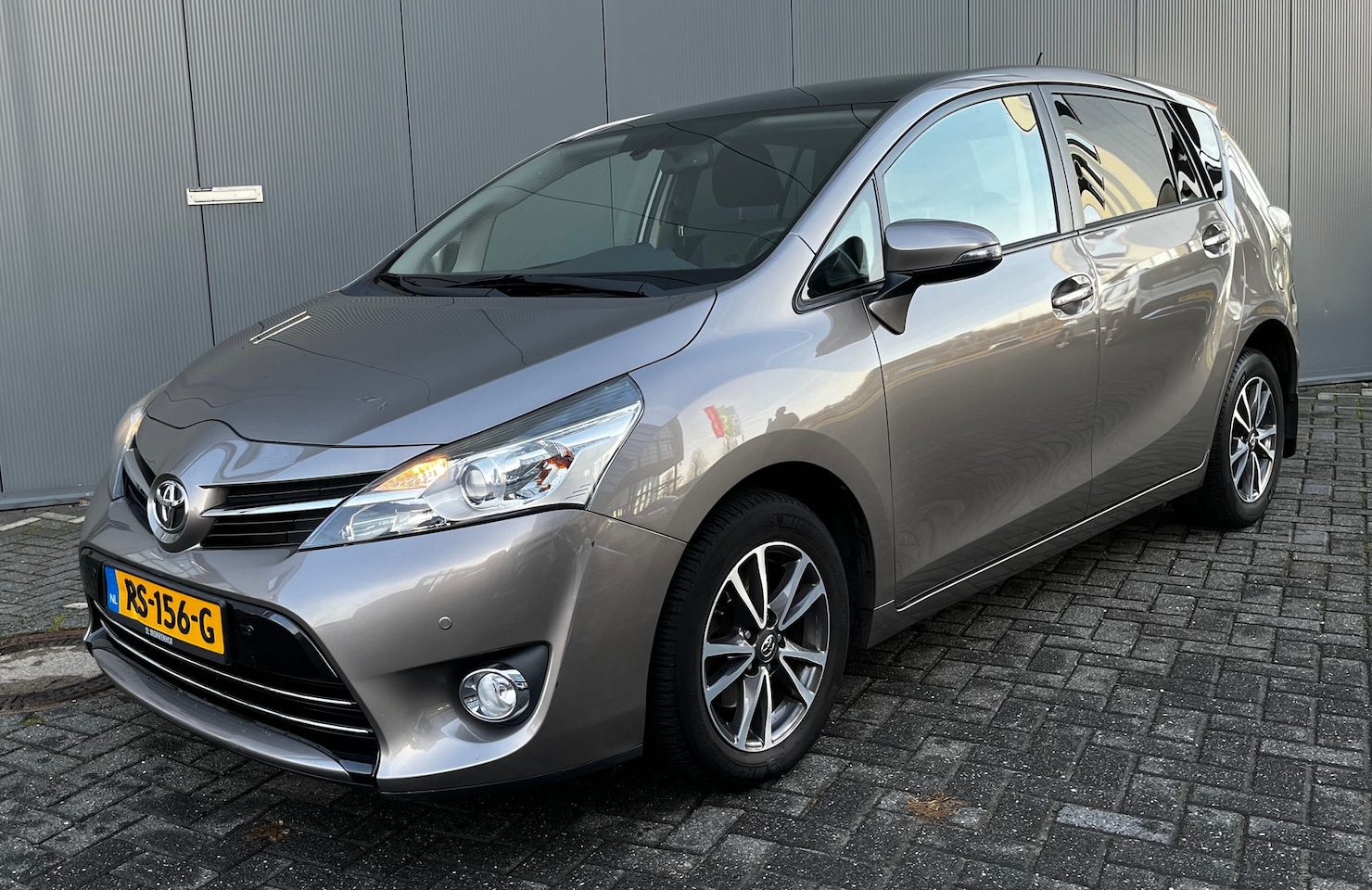 Toyota Verso - 1.8 VVT-i 147pk Automaat Dynamic Business | Afneembare trekhaak | Climate controle | Navig - AutoWereld.nl