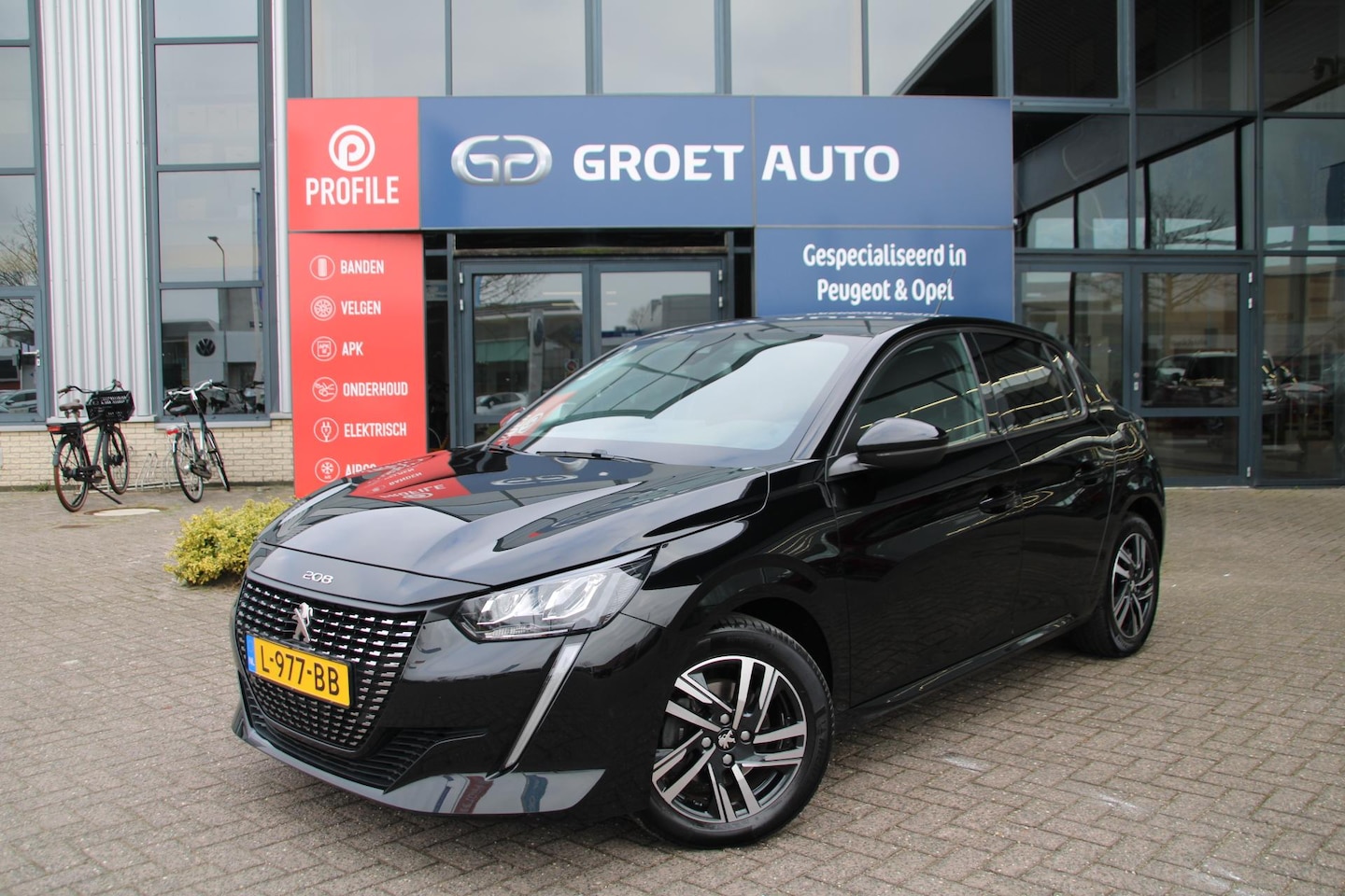 Peugeot 208 - 1.2 PureTech 100pk Allure Pack Airco Cruise Carplay Camera 1e eigenaar dealer onderhouden - AutoWereld.nl