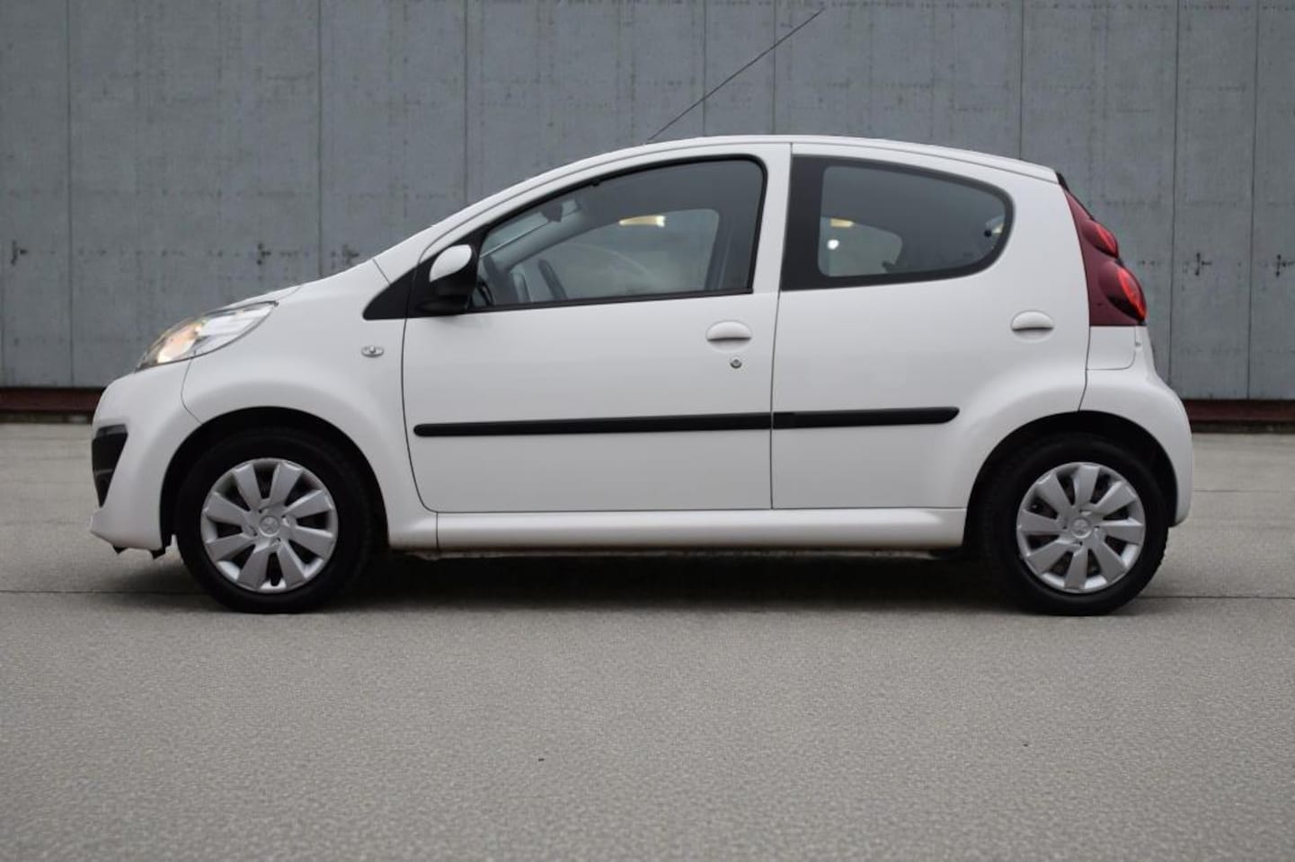 Peugeot 107 - 1.0 Active 1.0 Active, 5-drs, Airco, NAP, Origineel Nederlandse auto, Parrot