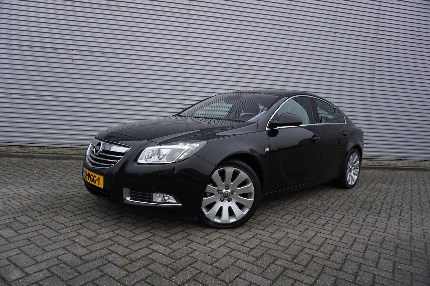 Opel Insignia - 1.6 T Sport Climate / Navi / Cruise / Leder / Parkeers. / Stoelverw. + koeling / Lm velgen - AutoWereld.nl