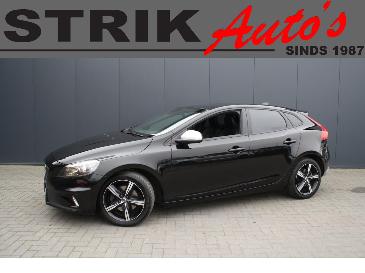 Volvo V40 - 2.0 T3 R-Design NAVIGATIE - CAMERA - PANORAMADAK - LEDER - PDC - AutoWereld.nl