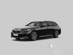 BMW 5-serie Touring - 530e xDrive M Sport | Panorama | Head-up | Trekhaak | H/K | Driving Assistant Professional