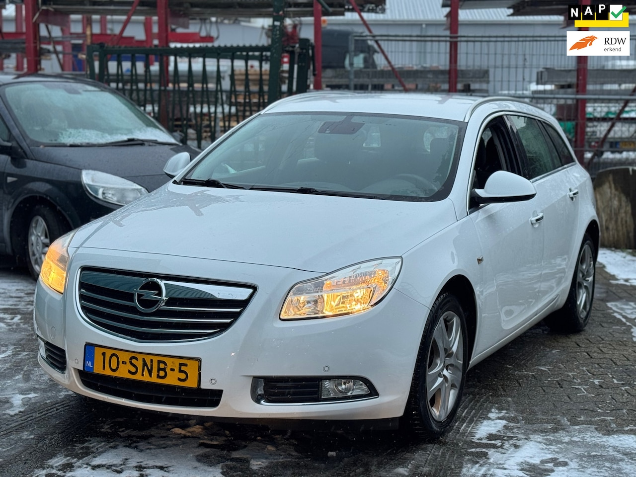 Opel Insignia Sports Tourer - 2.0 CDTI EcoFLEX Business Edition 2011,Navi,Wit - AutoWereld.nl