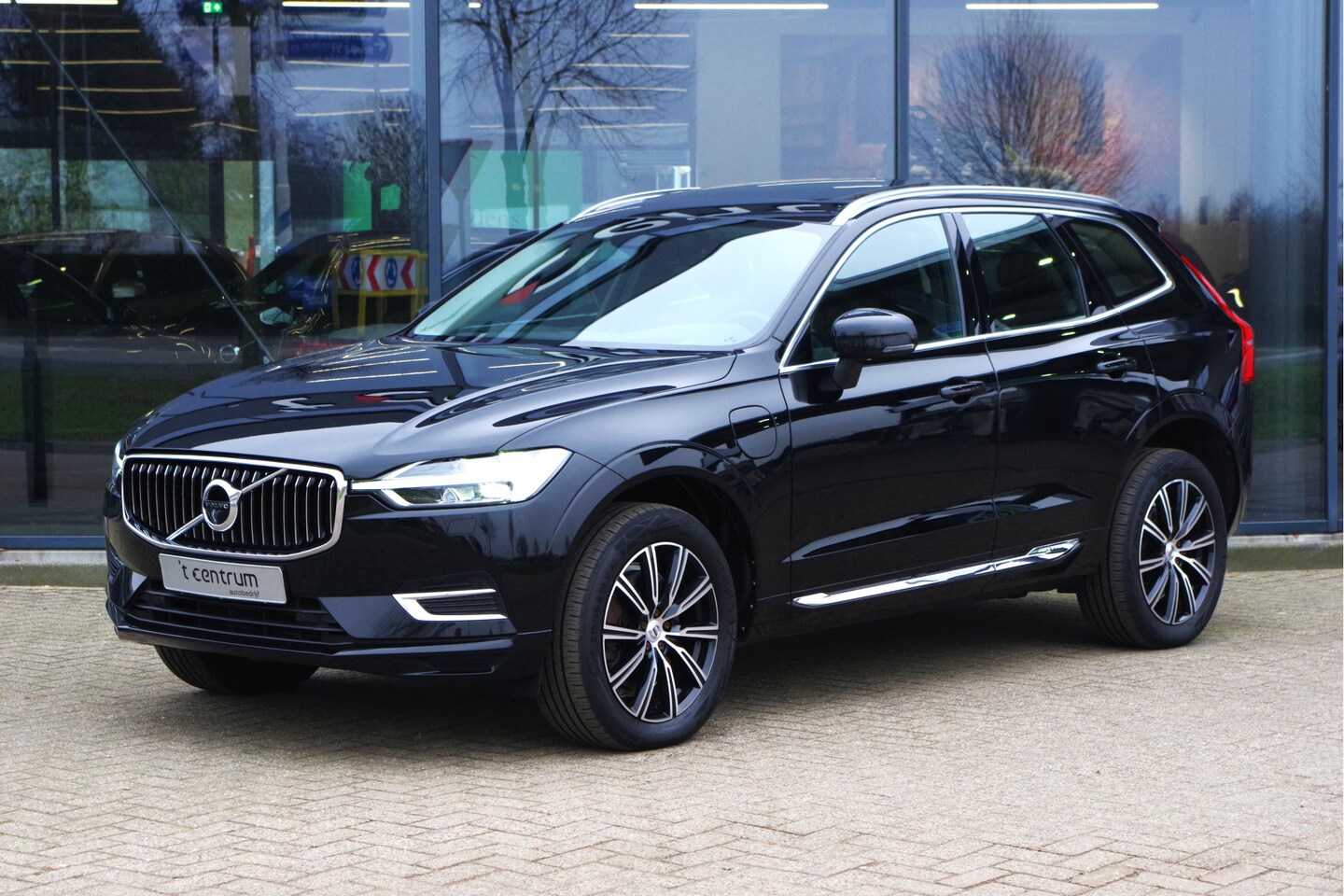 Volvo XC60 - 2.0 Recharge T6 340 PK AWD Business Pro PHEV, Luchtvering, Trekhaak, H/K Sound, Panoramada - AutoWereld.nl