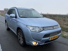Mitsubishi Outlander - 2.0 PHEV instyle NAVI/CAMERA/SCHUIFDAK/APK 03-2027